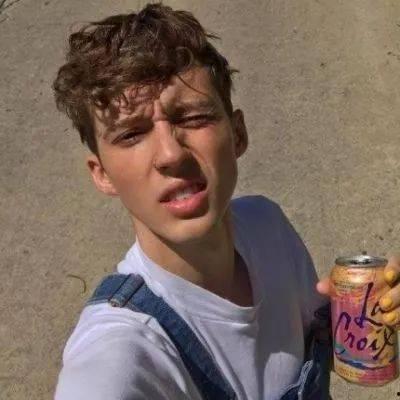 头像欧美破产男人图片,生活困境与挑战